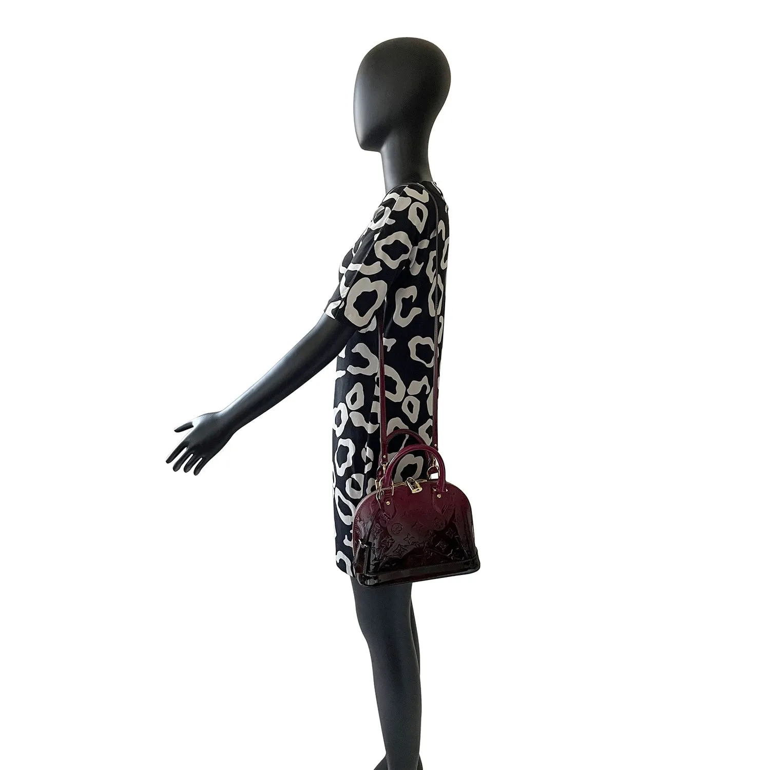 Leather BB Beautifully crafted Louis Vuitton Vernis Refined Monogram Alma