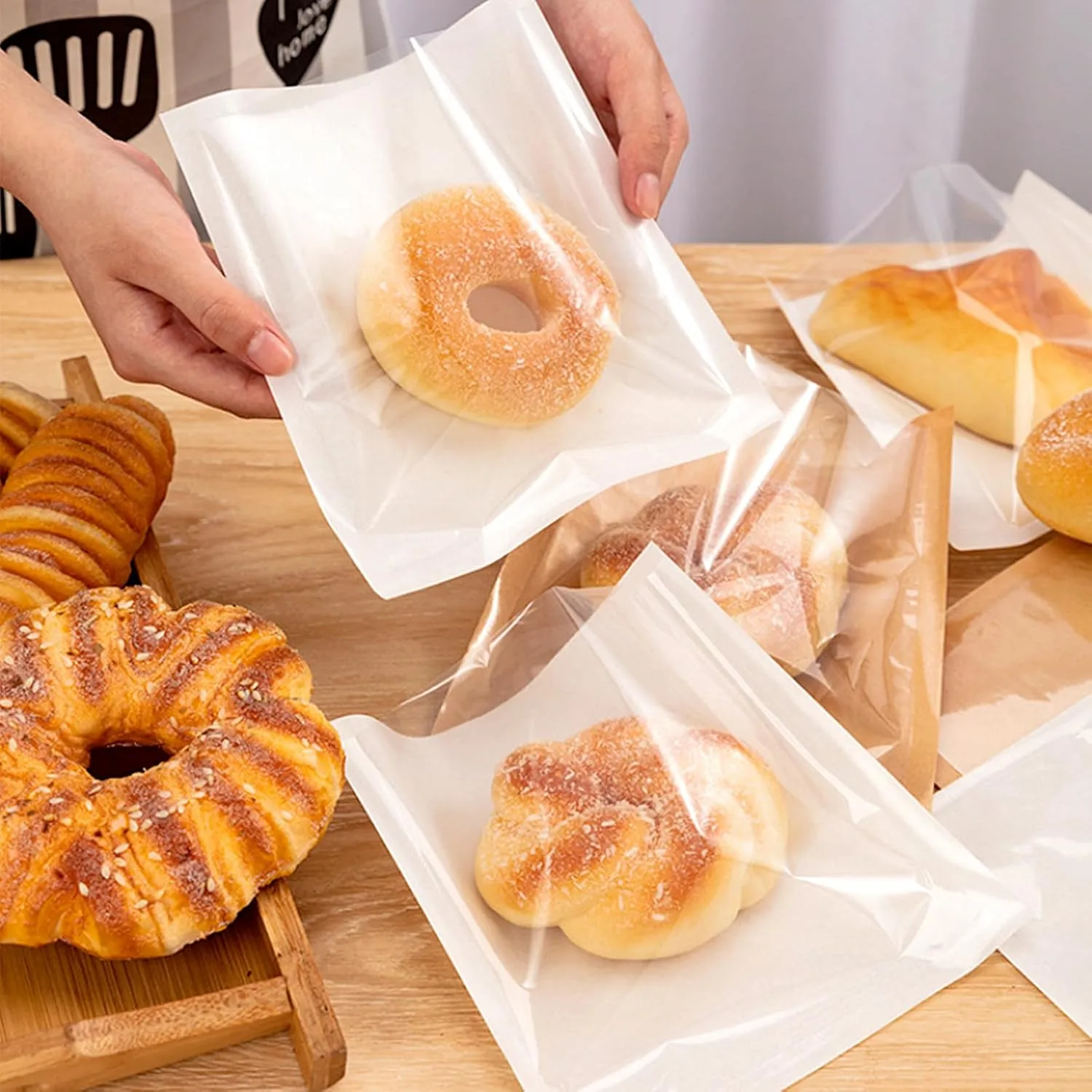 Ocmoiy 200ct Heat-Sealable Bakery Bags with Window for Cookies Packaging, 7.1x7.5 Inches Clear Front Paper Treat bags Donut Bags To go, Grease-Resistant Paper Egg Sandwich Bags (200)