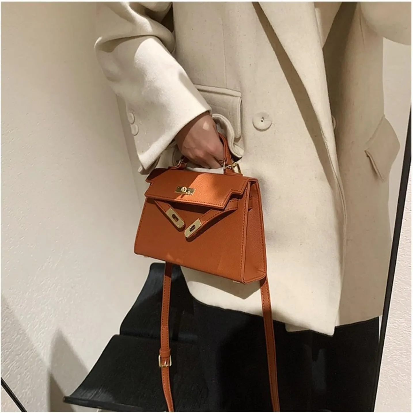 Retro handbag women, new senior sense of commuting shoulder bag