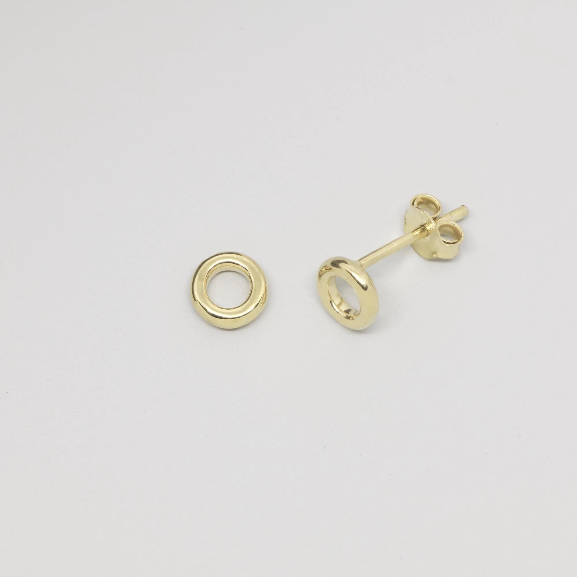 Shiny Circle Stud